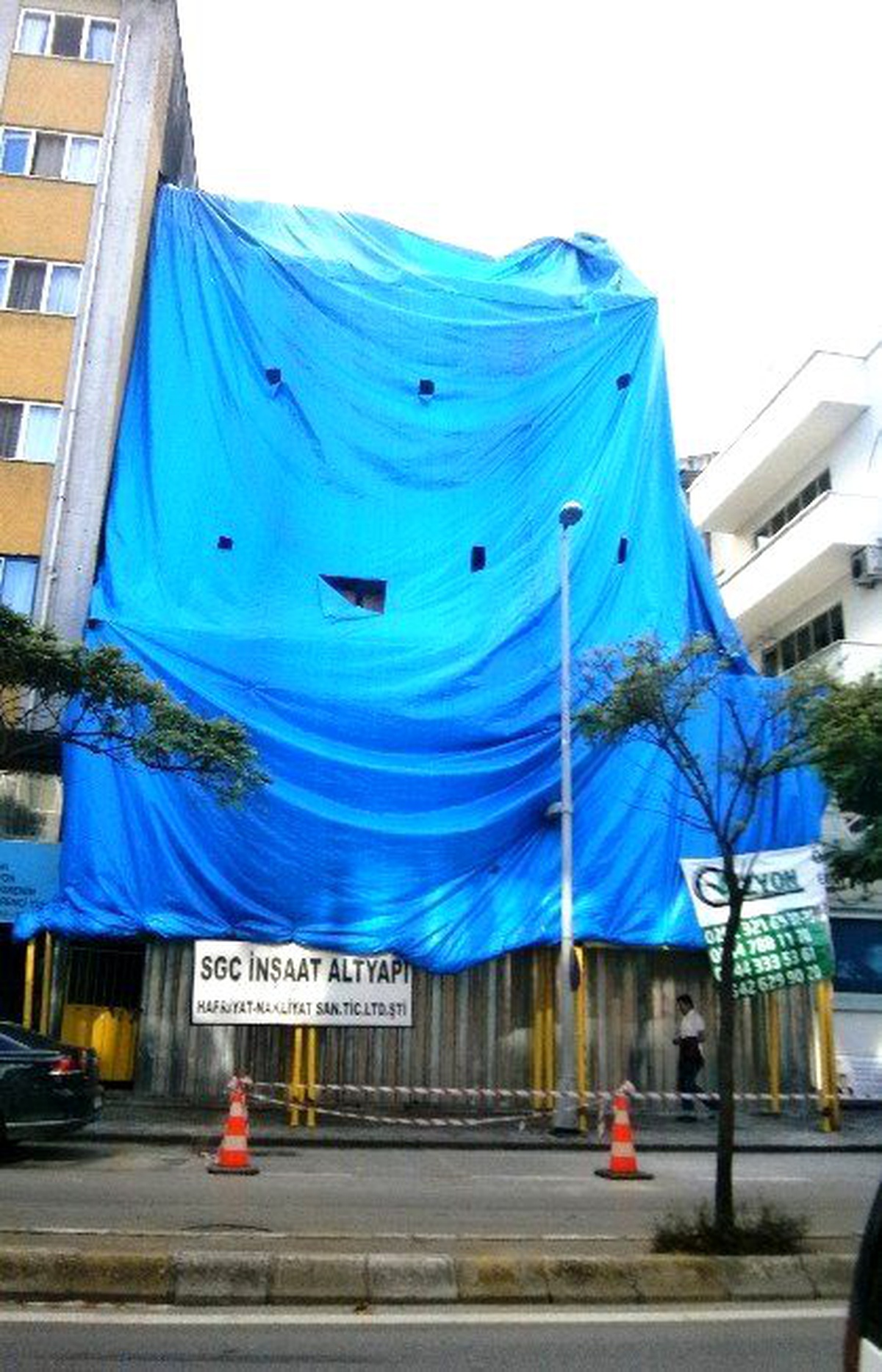 İzmit Belediyesi\'nden Kurallara Uymayan Firmalara Yasal İşlem