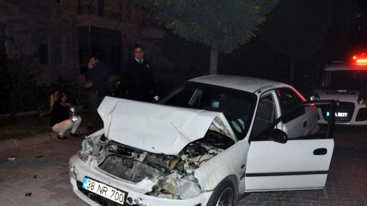 Kaza Yapan Alkollü Sürücünün Yakınları Polise Saldırdı