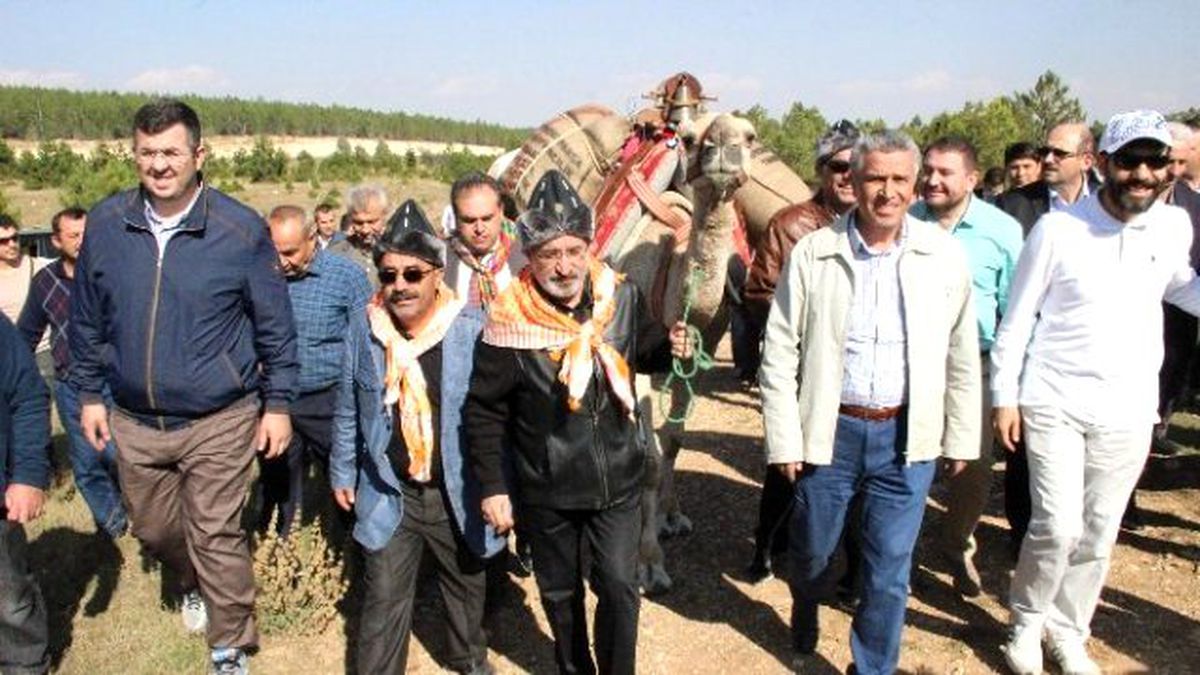 Konya\'da Mazi\'den Ati\'ye Ticaret Kervanı Yürüyüşü
