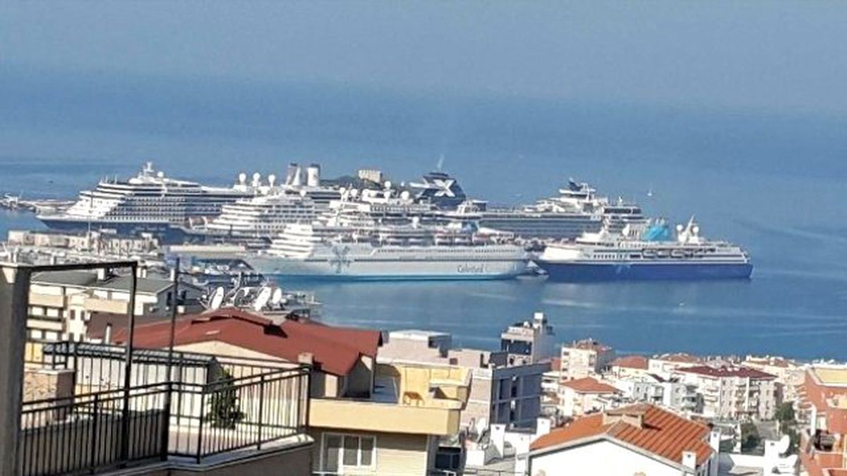 Kuşadası\'na Bir Günde Gemiyle 18 Bin Turist Geldi