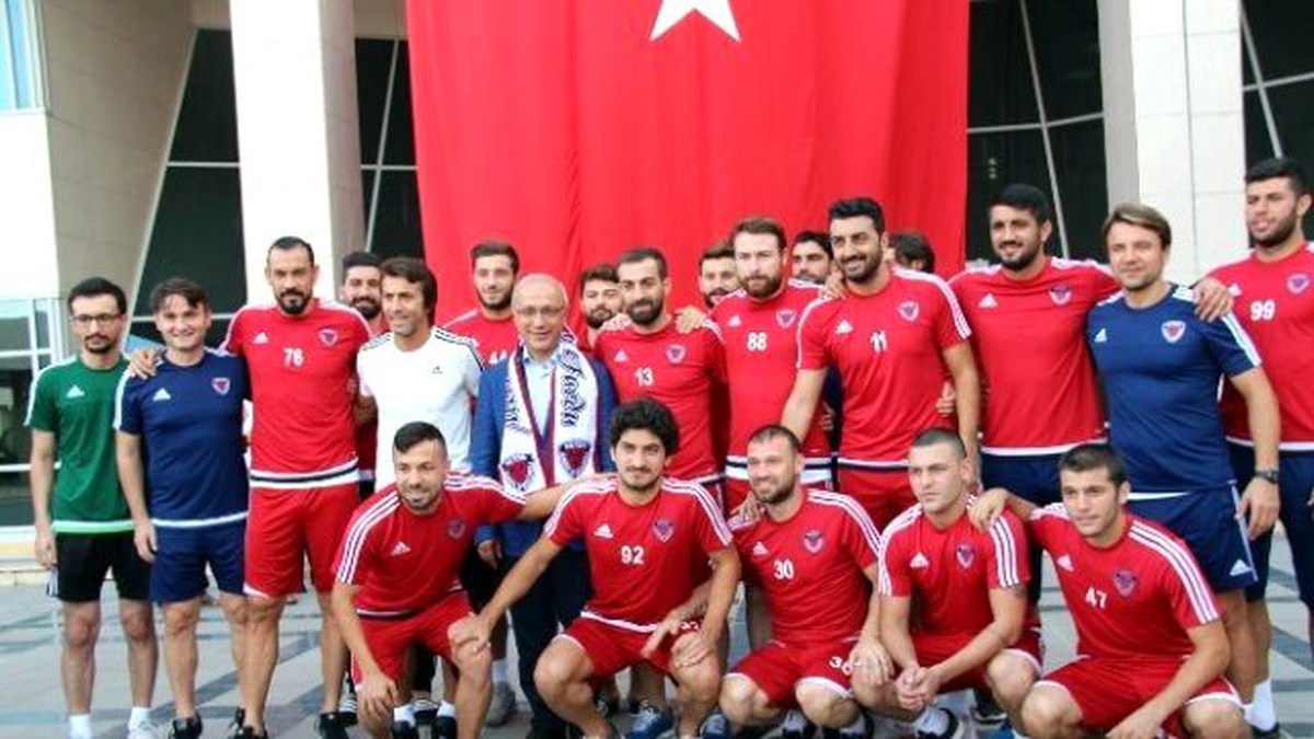Lütfi Elvan, Mersin İdmanyurdu\'nu Ziyaret Etti