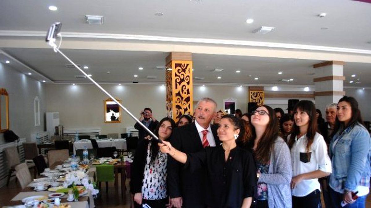 MHP\'li Sarı Ülkücü Gençlerle Buluştu