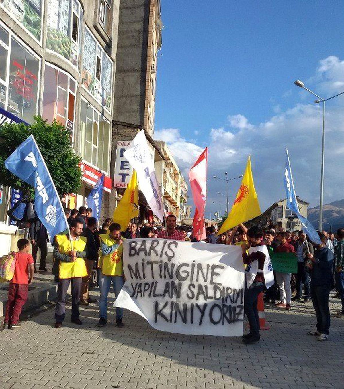 Şemdinli\'de, Ankara\'daki Patlama Kınandı