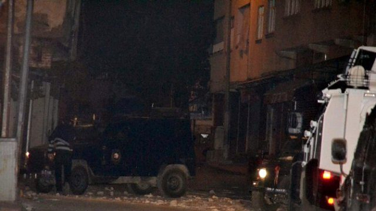 Siirt\'te İzinsiz Gösterilere Polis Müdahalesi