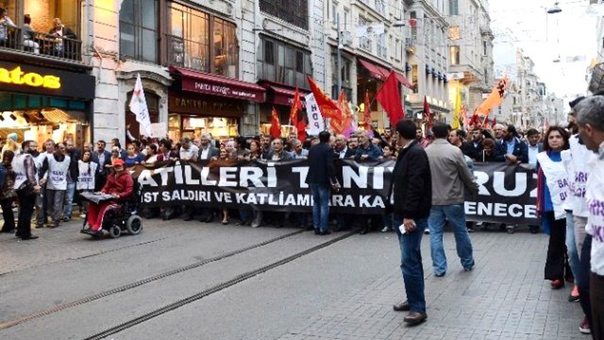 Taksim\'de Bombalı Saldırı Protestosu