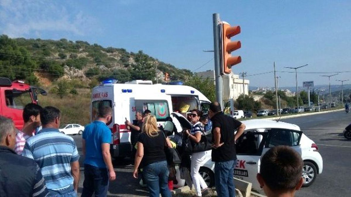 Tarım İşçilerini Taşıyan Otobüs Sürücü Adayının Acına Çarptı: 5 Yaralı