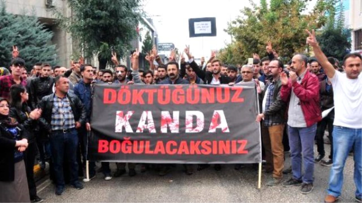 Van\'da, Ankara\'daki Patlamayı Protesto Eyleminde Olay Çıktı