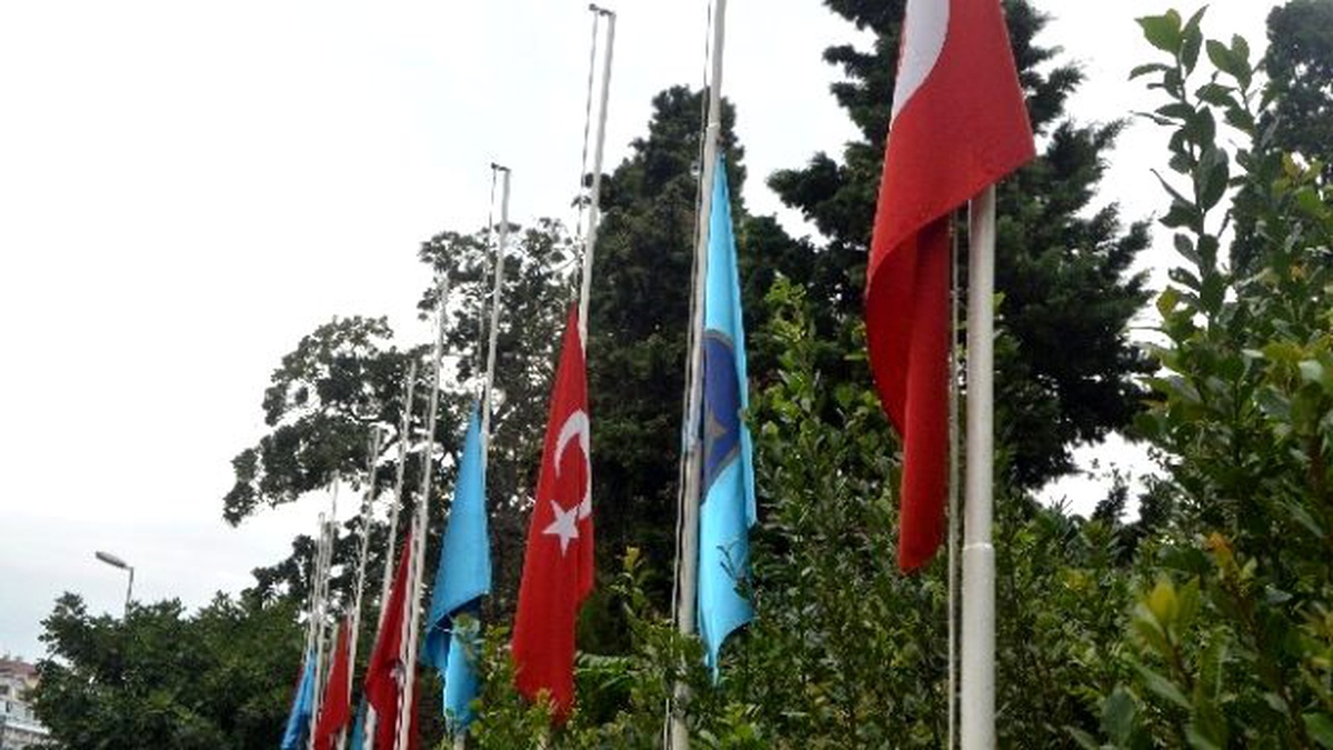 3 Gün Yas İlan Edildi, Bayraklar Yarıya İndirildi