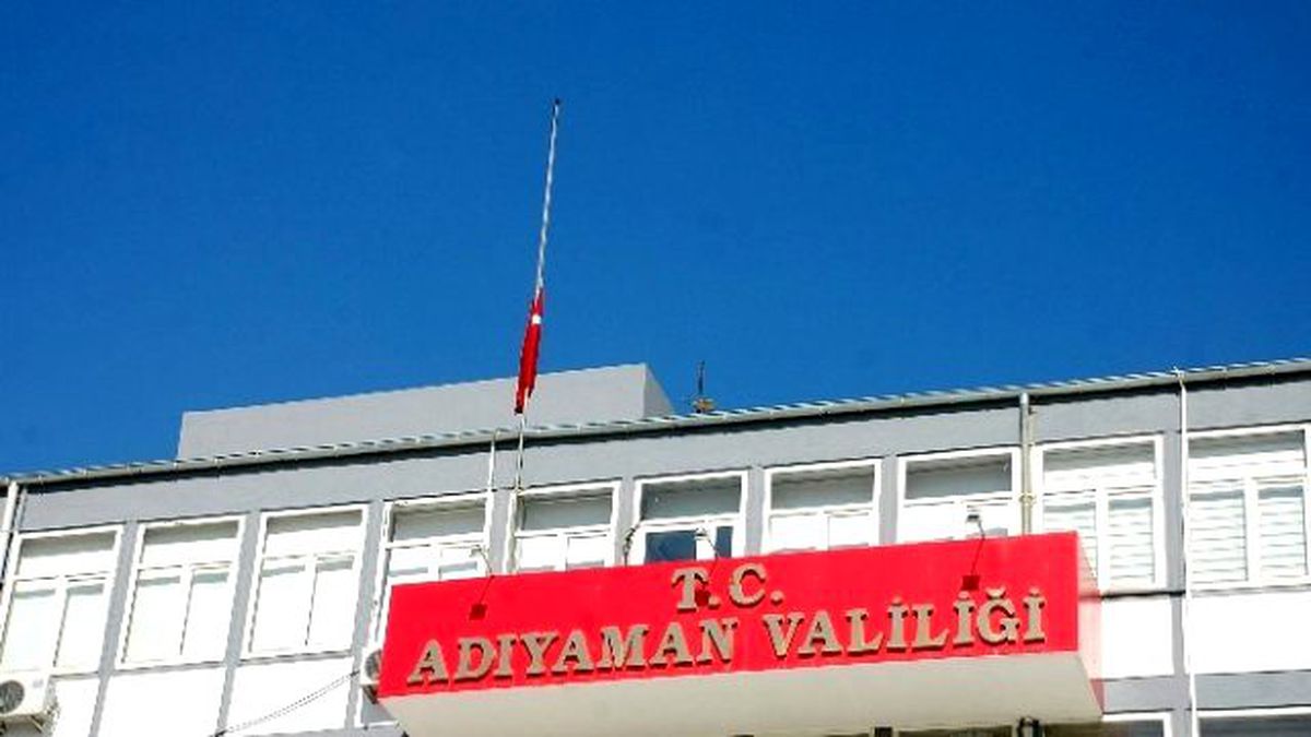 Adıyaman\'da, Bayraklar Yarıya İndirildi