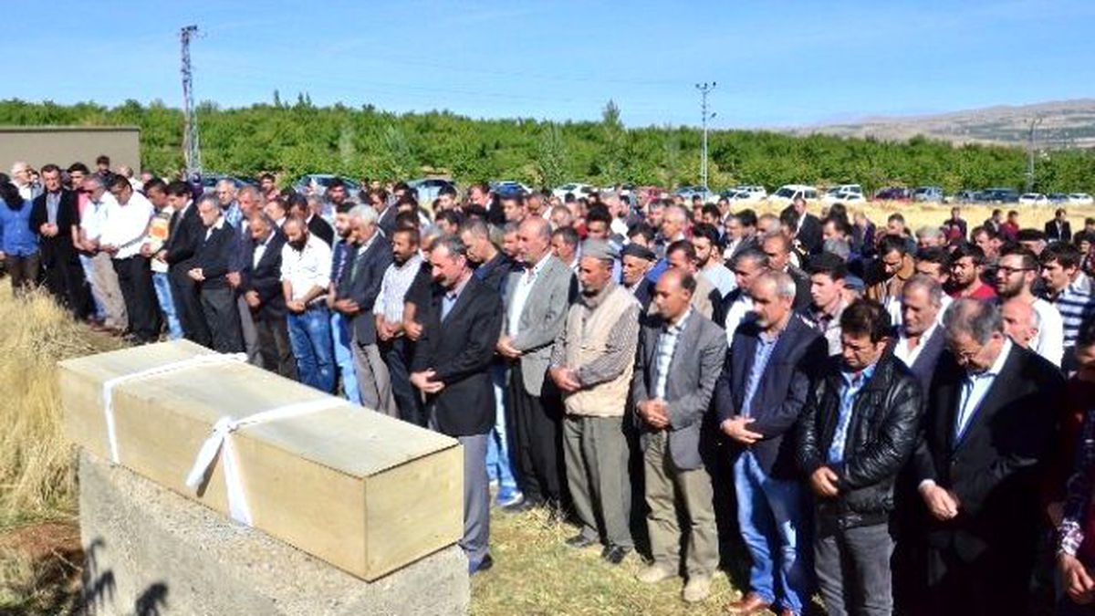 Adü\'lü Canberk Bakış, Memleketinde Toprağa Verildi