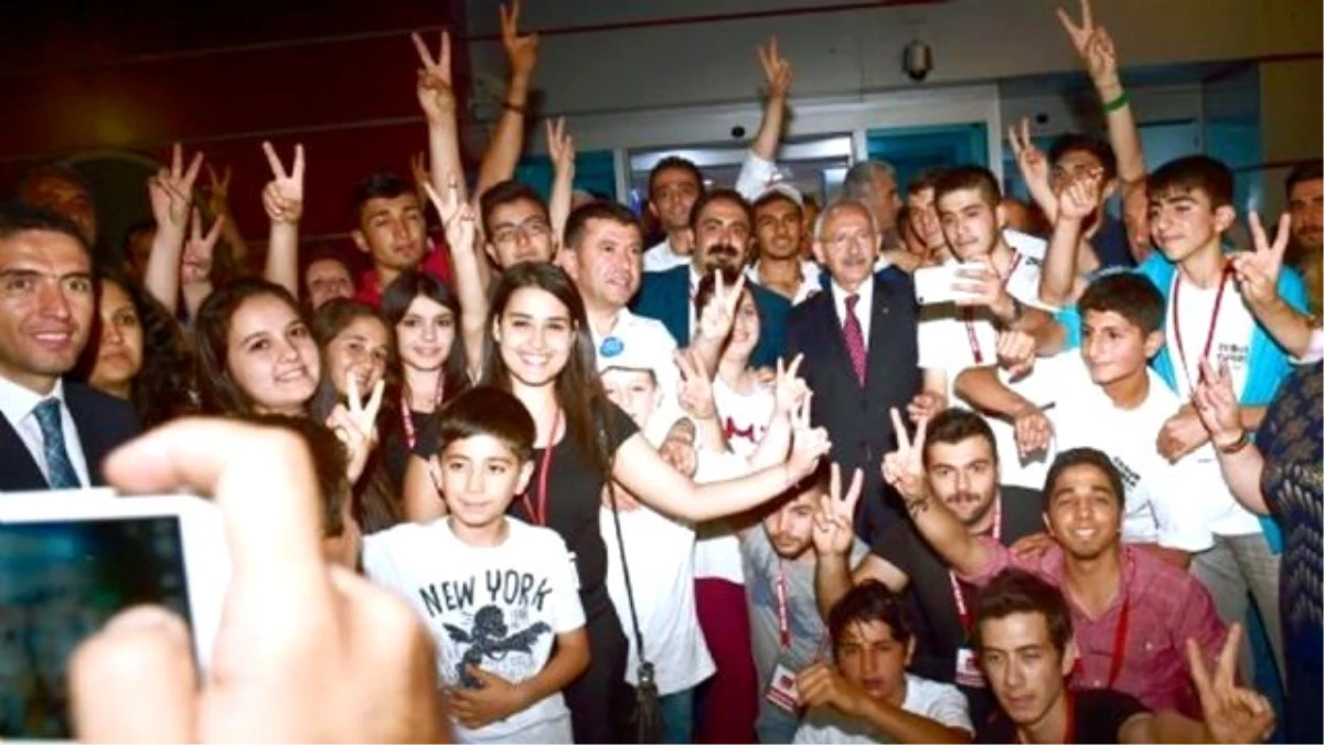 Patlamada Ölen Gençlerin Kılıçdaroğlu ile Son Fotoğrafları