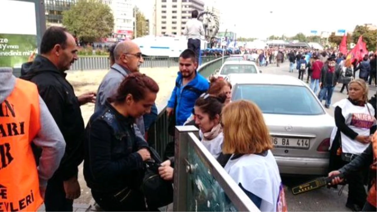 Ankara\'da Ölenleri Anma Programında Güvenlik Önlemini Halkevleri Aldı