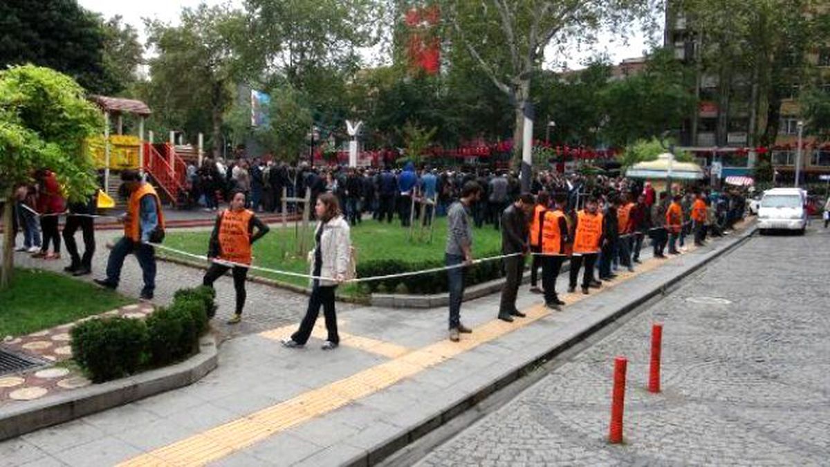 Ankara\'daki Katliam İzmit\'te Protesto Edildi