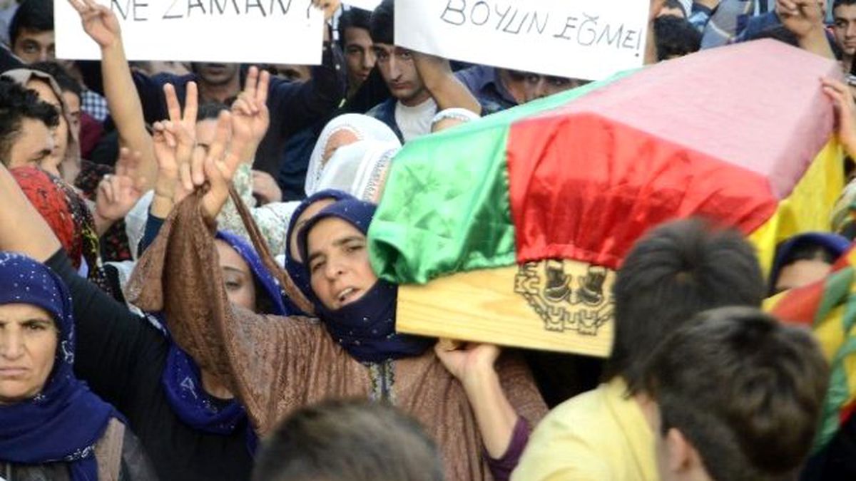 Ankara\'daki Patlamada Ölen Aycan Kara Batman\'da Toprağa Verildi