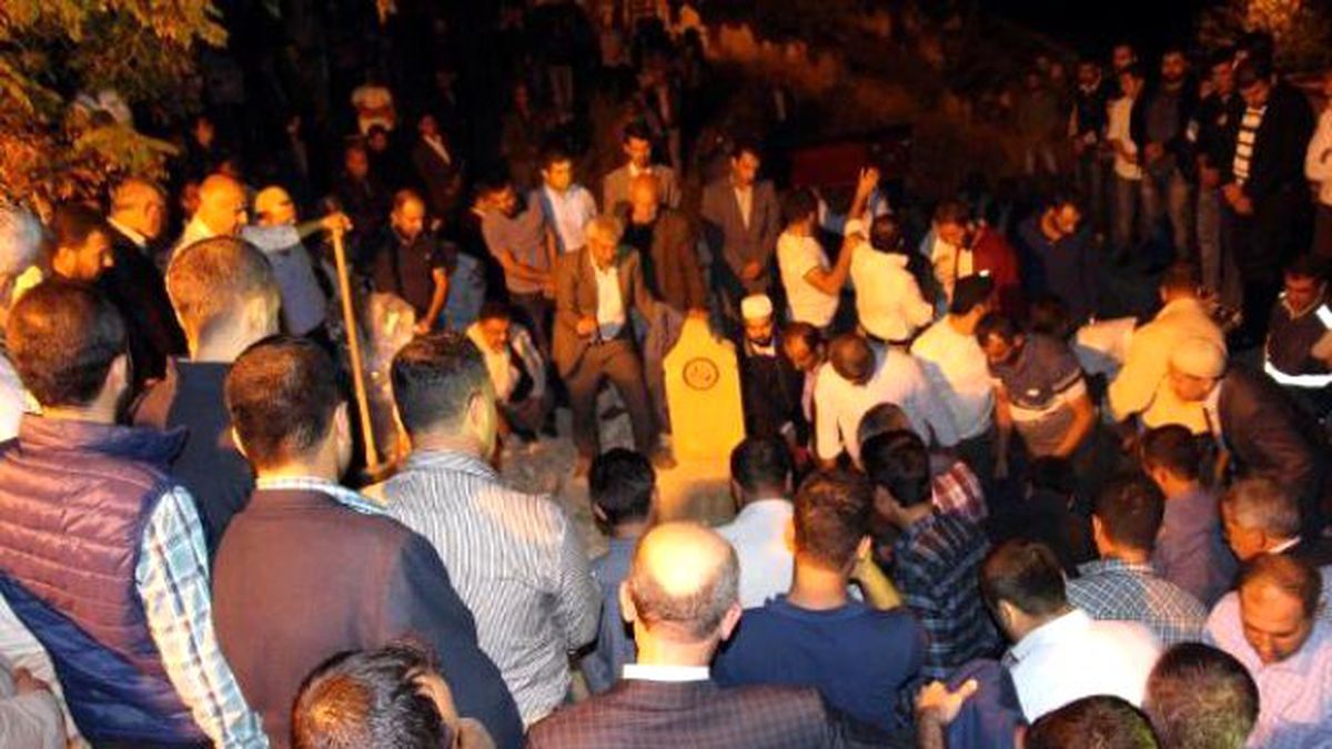 Ankara\'daki Patlamada Ölen Baba ve 9 Yaşındaki Oğlu İçin Gercüş\'te Yas Var (2)