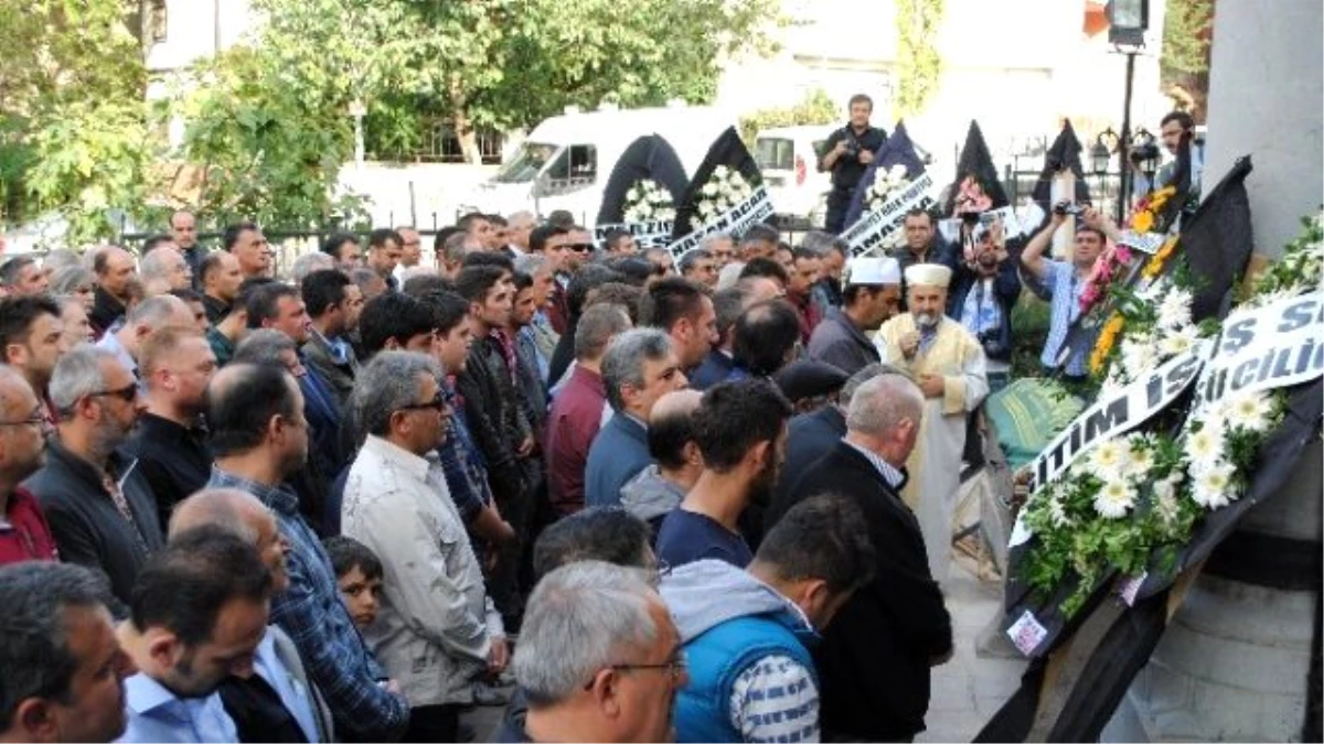 Ankara\'daki Patlamada Ölen Hakan Öğretmen Defnedildi