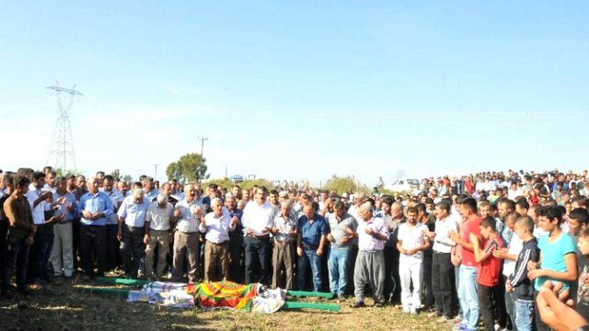 Ankara\'daki Patlamada Ölen Orhan Işıktaş, Kürtçe Ağıtlarla Toprağa Verildi