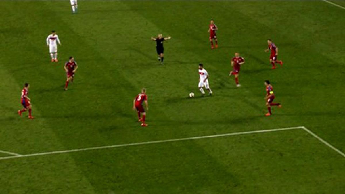 Arda Turan, Çek Oyuncuların Başını Döndürdü