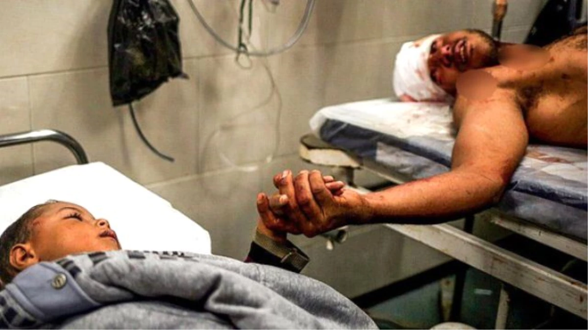 Baba Oğlun Hastane Fotoğrafı İsrail Vahşetini Dünyaya Duyurdu