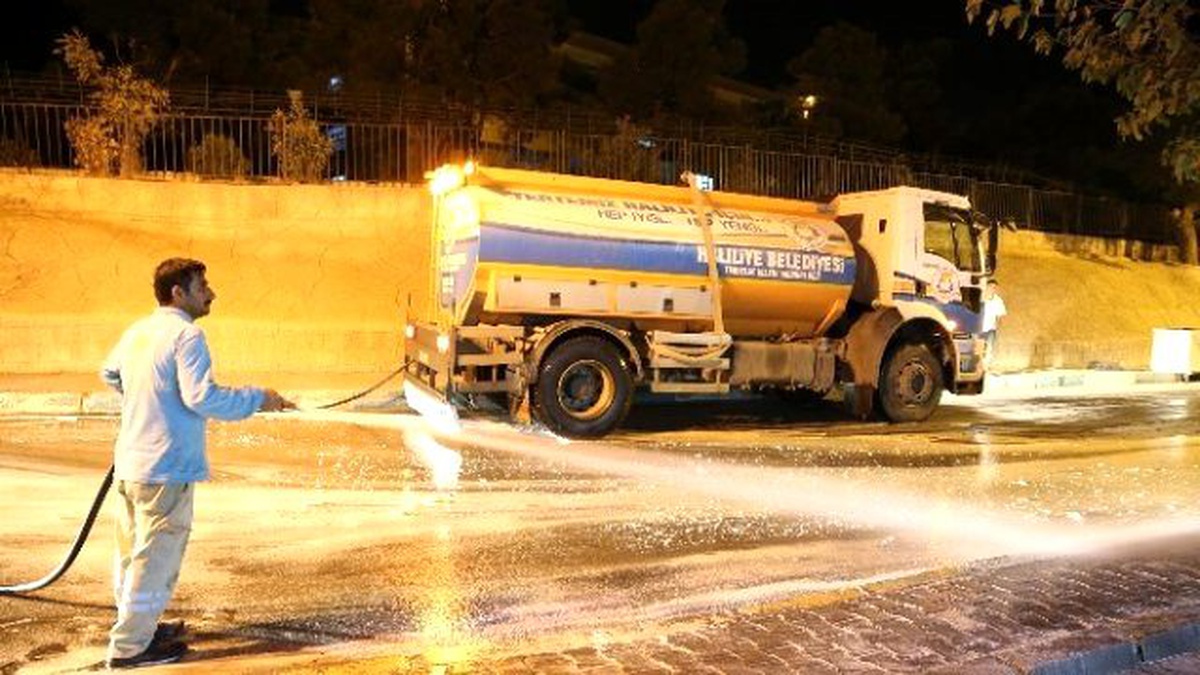 Haliliye\'de Temizlik Çalışmaları 24 Saat Sürüyor