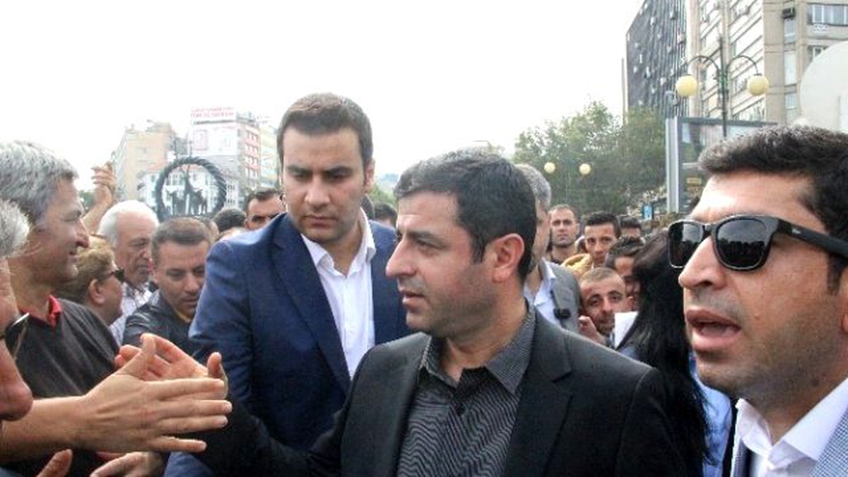 Hdp Eş Genel Başkanı Demirtaş Gözyaşlarına Boğuldu
