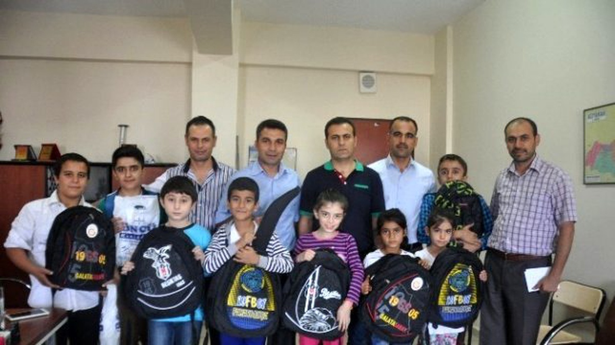 İkbal-der, Yetim ve Fakir Öğrencilere Kırtasiye Yardımı Yaptı