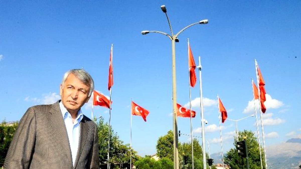 Isparta Kavşaklarında Türk Bayrağı Dalgalanacak