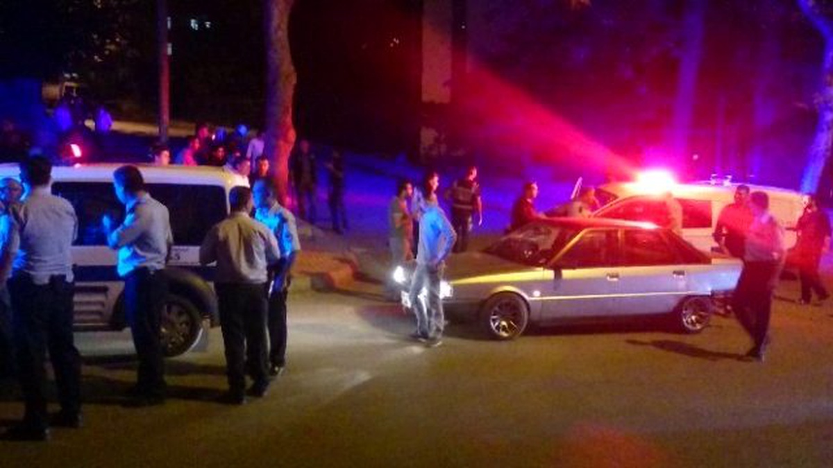Kavgaya Müdahaleye Giden Polisin Burnunu Kırdılar