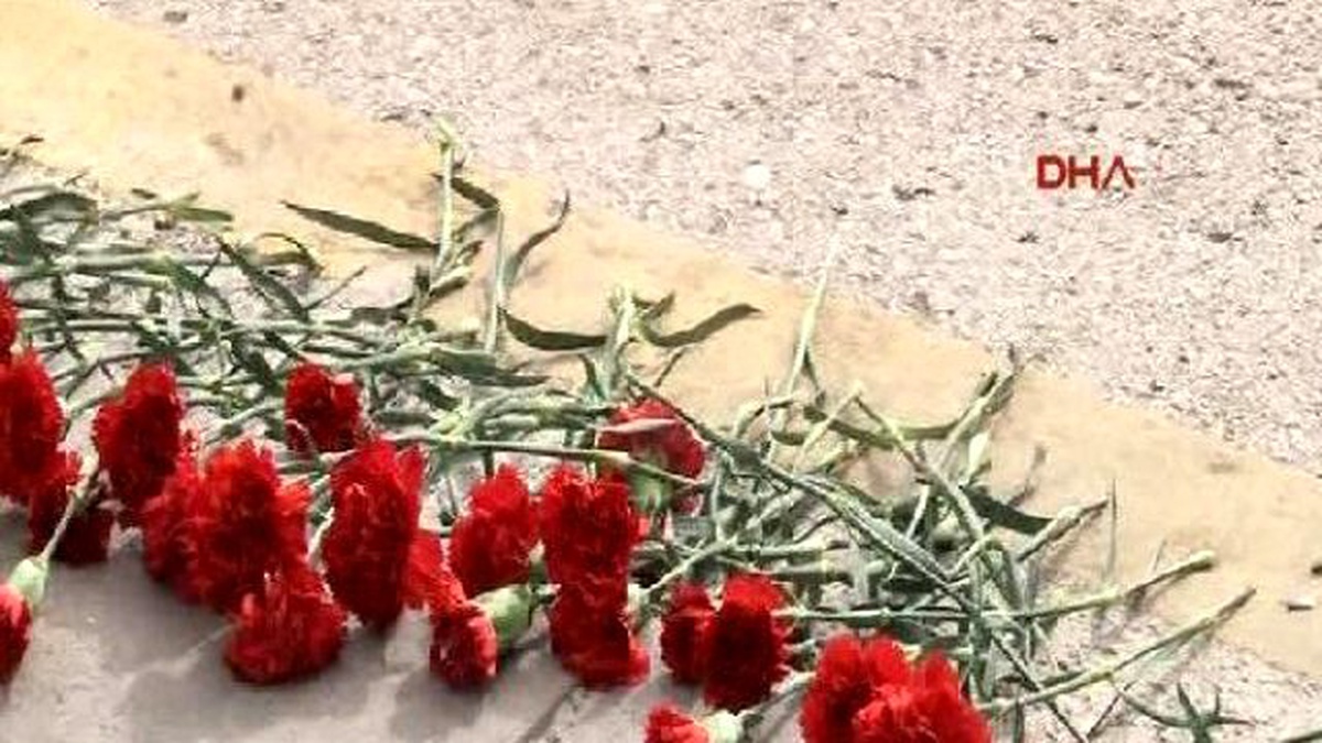 Kılıçdaroğlu Çifti, Patlamanın Meydana Geldiği Yere Karanfil Bıraktı