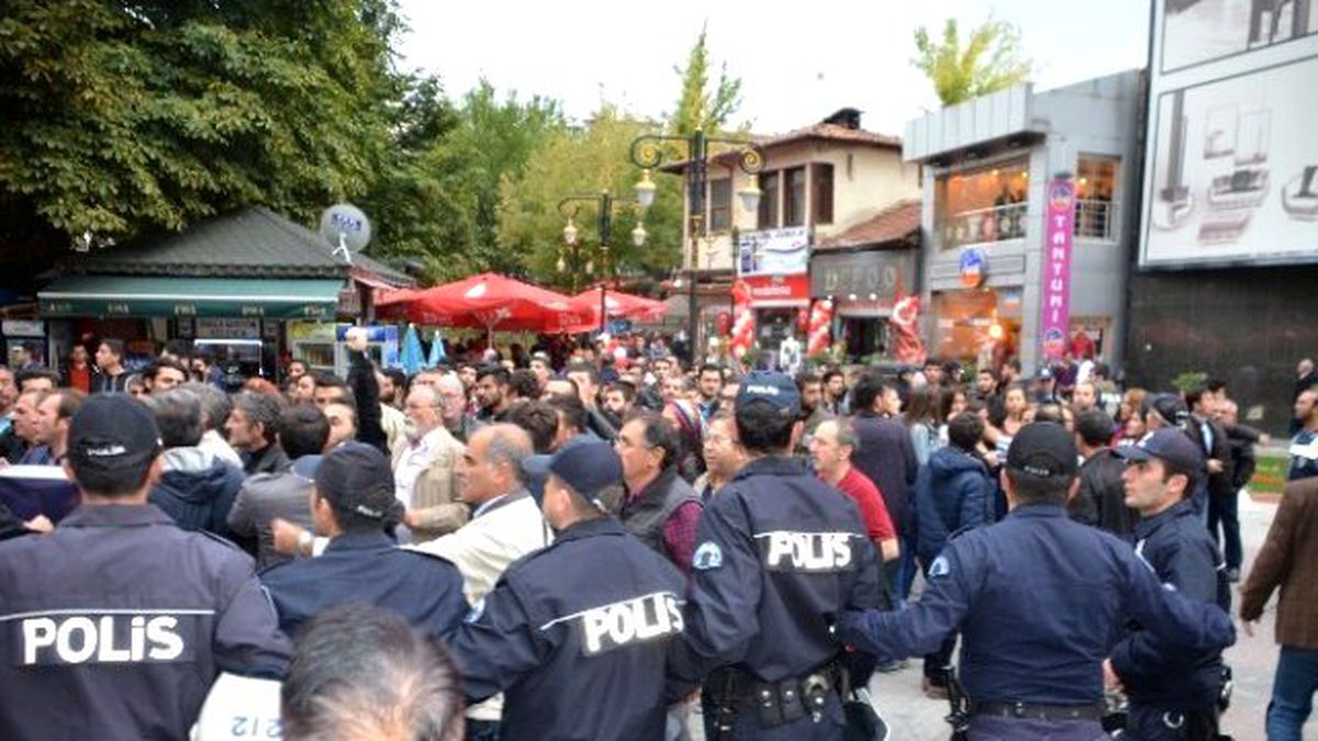 Kütahya\'da Karşıt Görüşlü Gruplar Arasında Kavga