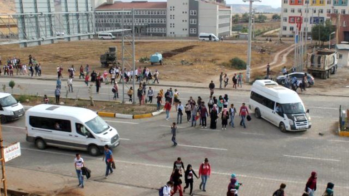 Öğrenciler Her Gün Kaza Riski Yaşıyor