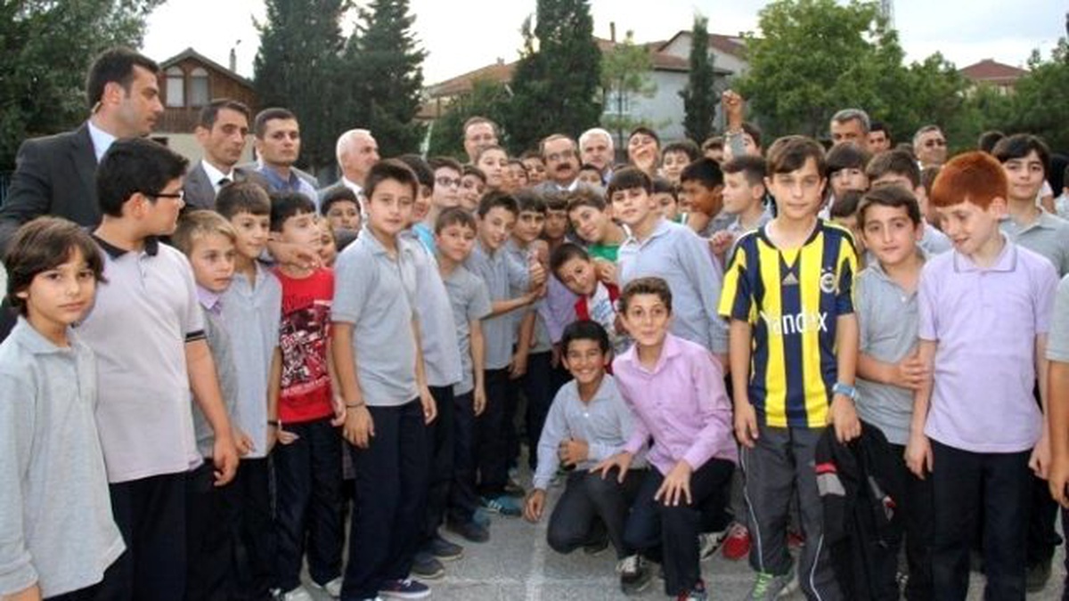 Öğrencilerden Vali ve Belediye Başkanına Yoğun İlgi