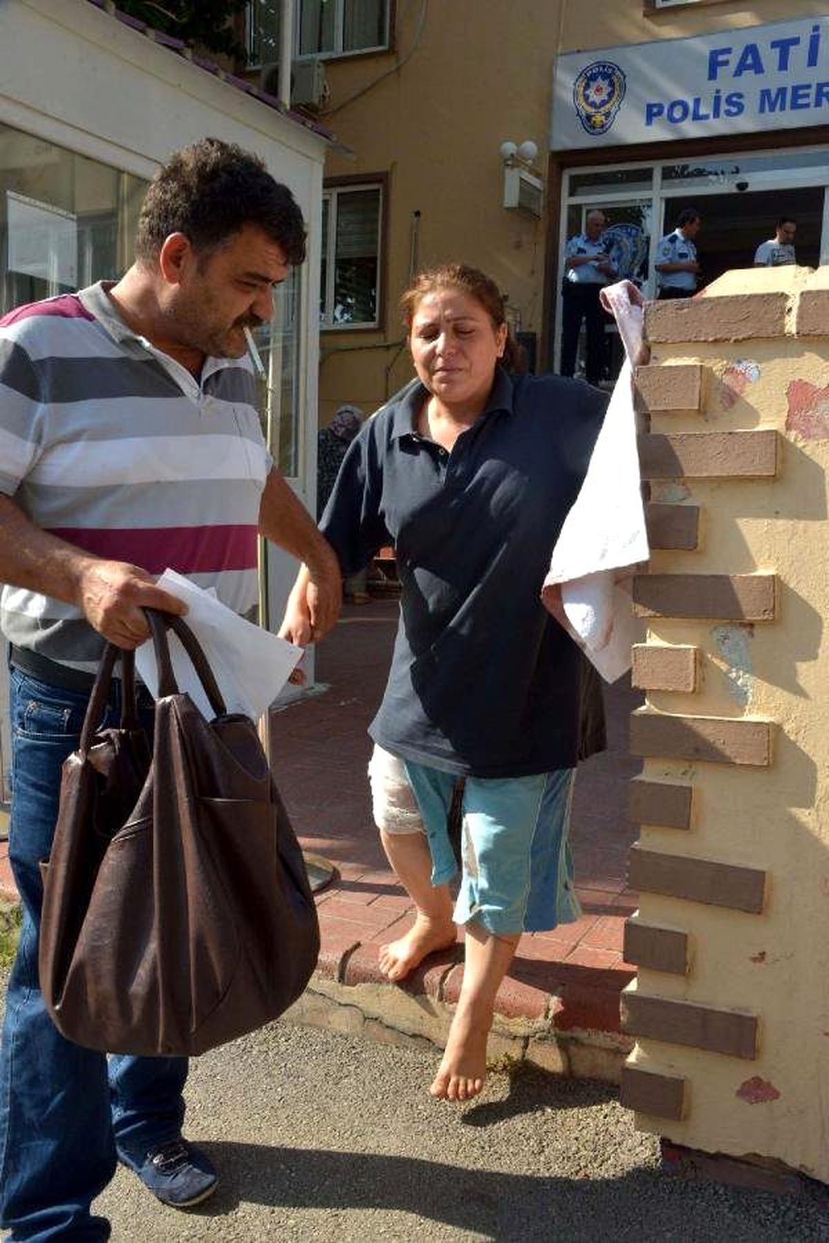 Cani Koca Pencereden Girip Boşanmak İsteyen Eşine İşkence Yaptı