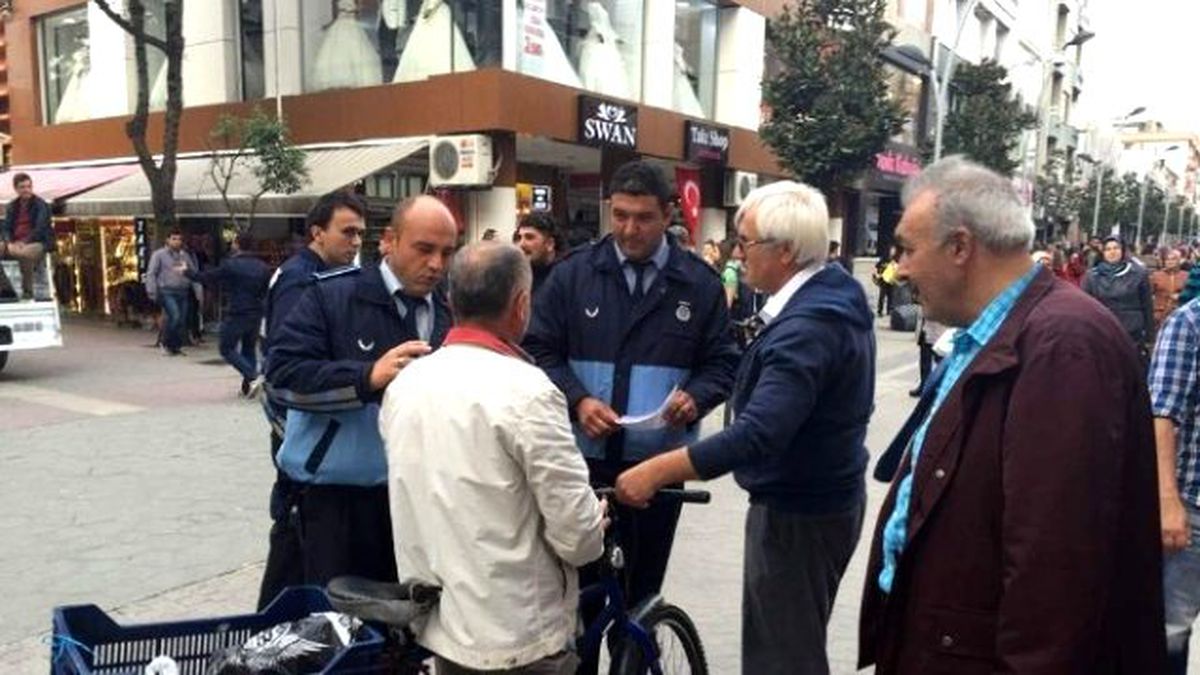 Sakarya\'da Yasak Alanda Bisiklet Kullananlar Cezalandırıldı