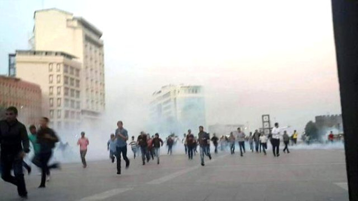 Sokağa Çıkma Yasağının Olduğu İlçeye Girmek İsteyen Grup Polis Müdahalesiyle Dağıtıldı