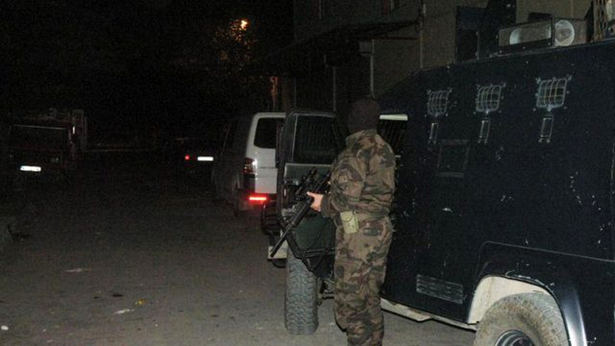 Adana\'da 1000 Polisle Uyuşturucu Operasyonu: 31 Gözaltı