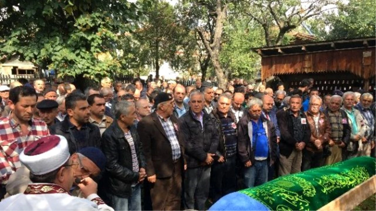 Ankara\'daki Patlamada Hayatını Kaybeden Hdp\'li Eş Başkan Bolu\'da Toprağa Verildi