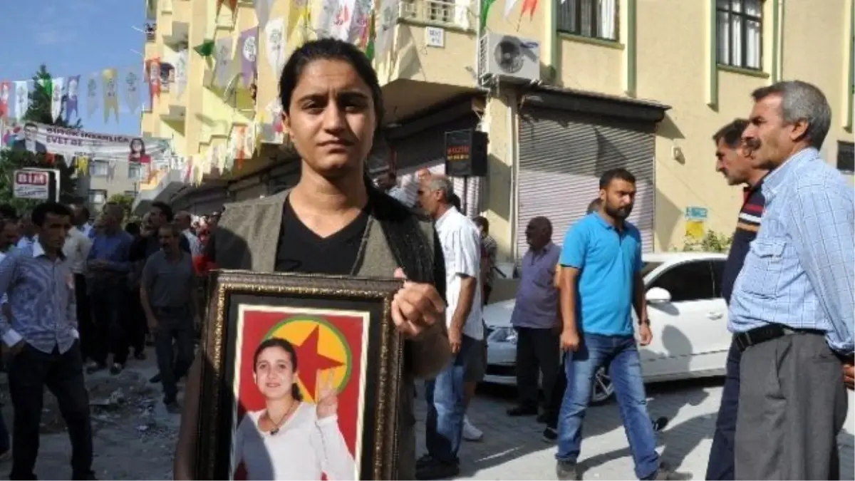 Ankara\'daki Patlamada Ölen Hdp\'li Leyla Çiçek Toprağa Verildi