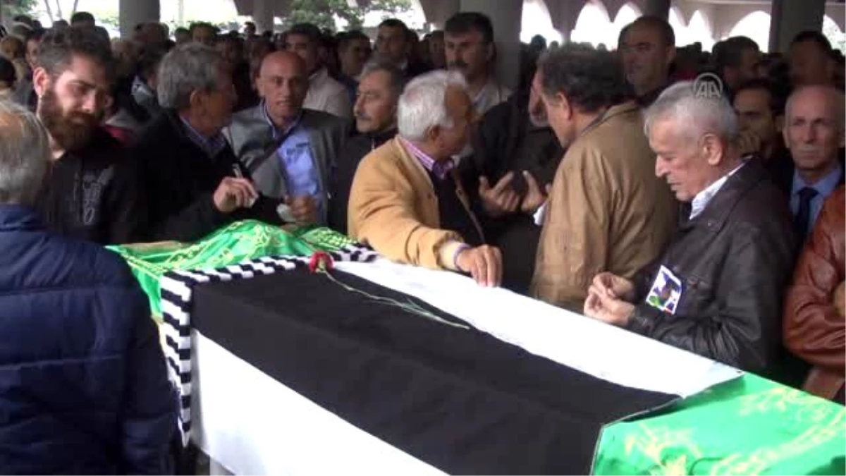 Ankara\'daki Saldırıda Hayatını Kaybeden Bozacı\'nın Cenazesi Toprağa Verildi
