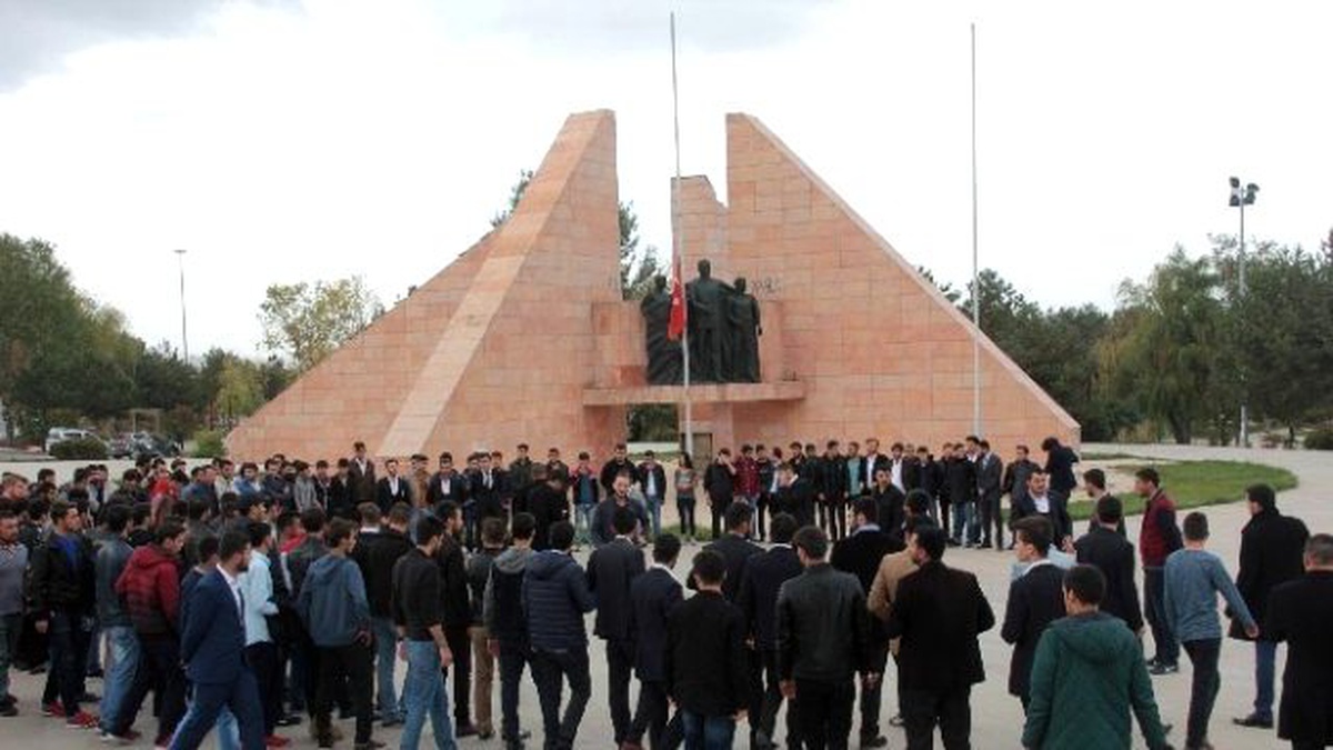 Atatürk Üniversitesi Öğrenci Konseyinden Birlik ve Berabelik Yürüyüşü