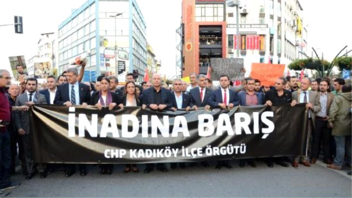 CHP\'liler Kadıköy\'de Ankara\'daki Bombalı Saldırıyı Protesto Etti