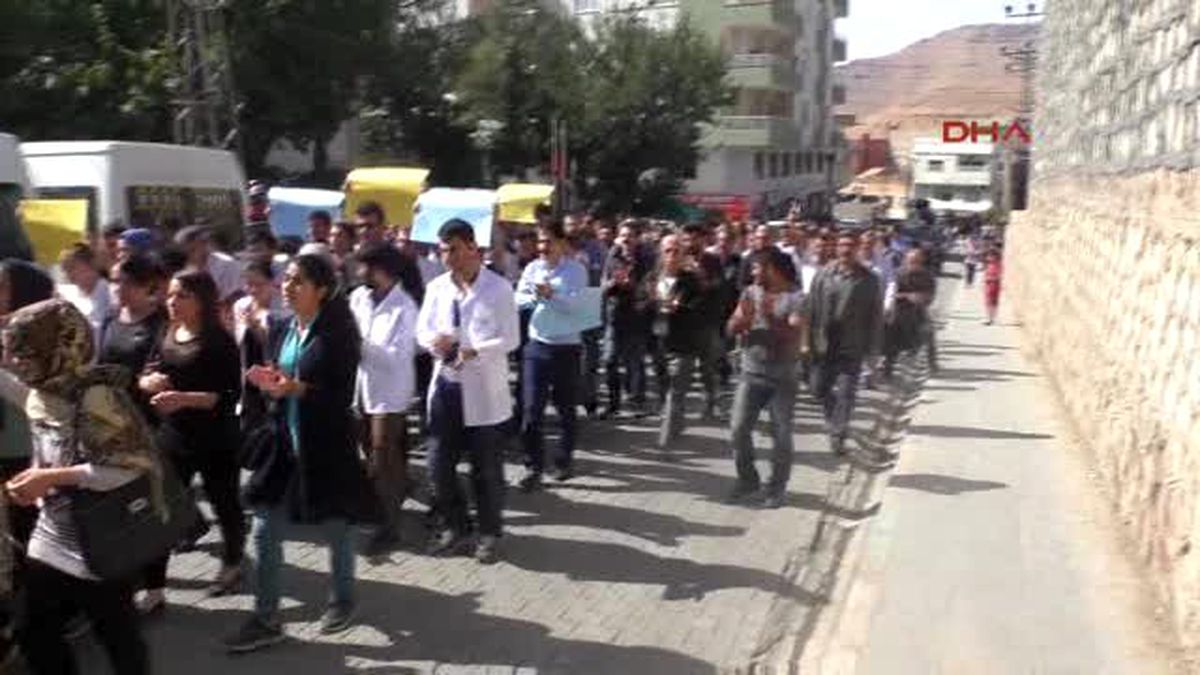 Derik Ankara\'daki Patlamayı Protesto Ettiler