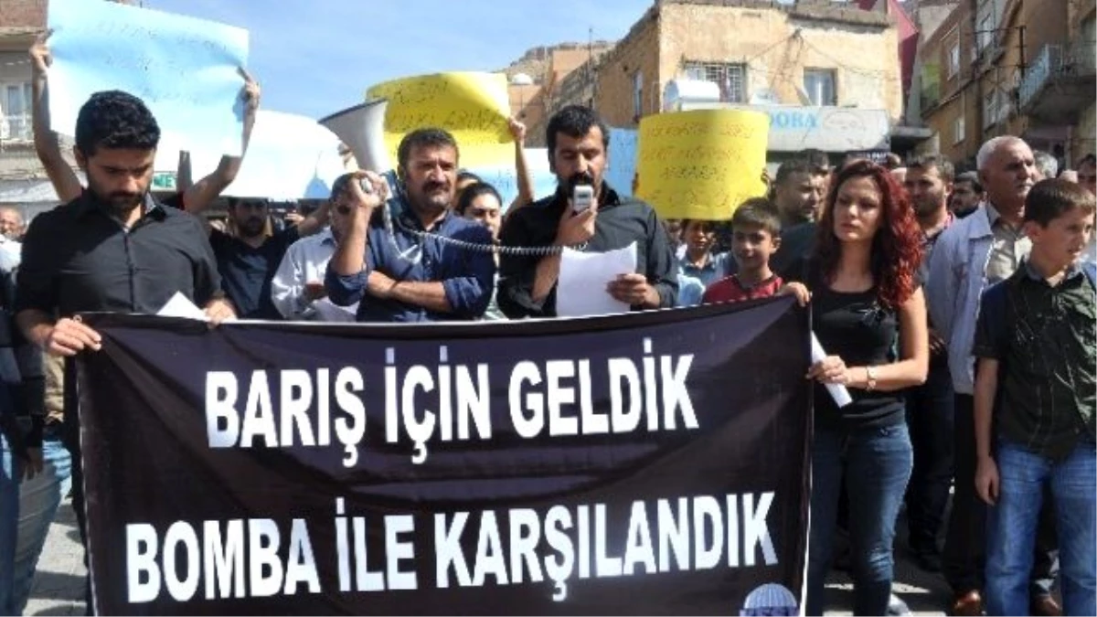 Derik\'te Kesk Bileşenleri Ankara\'daki Patlamayı Protesto Etti