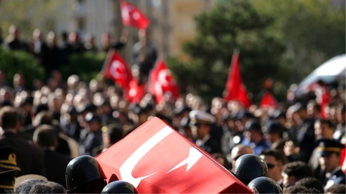 Diyarbakır\'da Şehit Olan Polisin Kazara Kendini Vurduğu Ortaya Çıktı