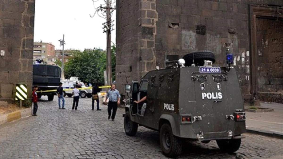 Diyarbakır\'daki Çatışmada 12 Yaşındaki Çocuk Öldü