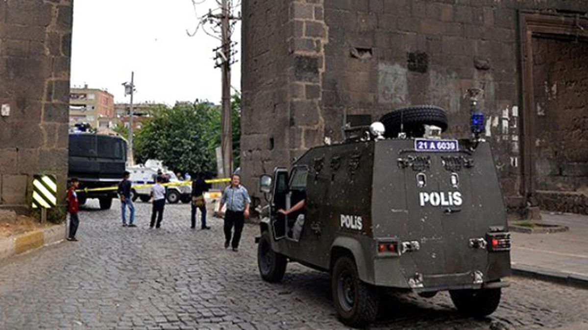 Diyarbakır'daki Çatışmada 12 Yaşındaki Çocuk Öldü