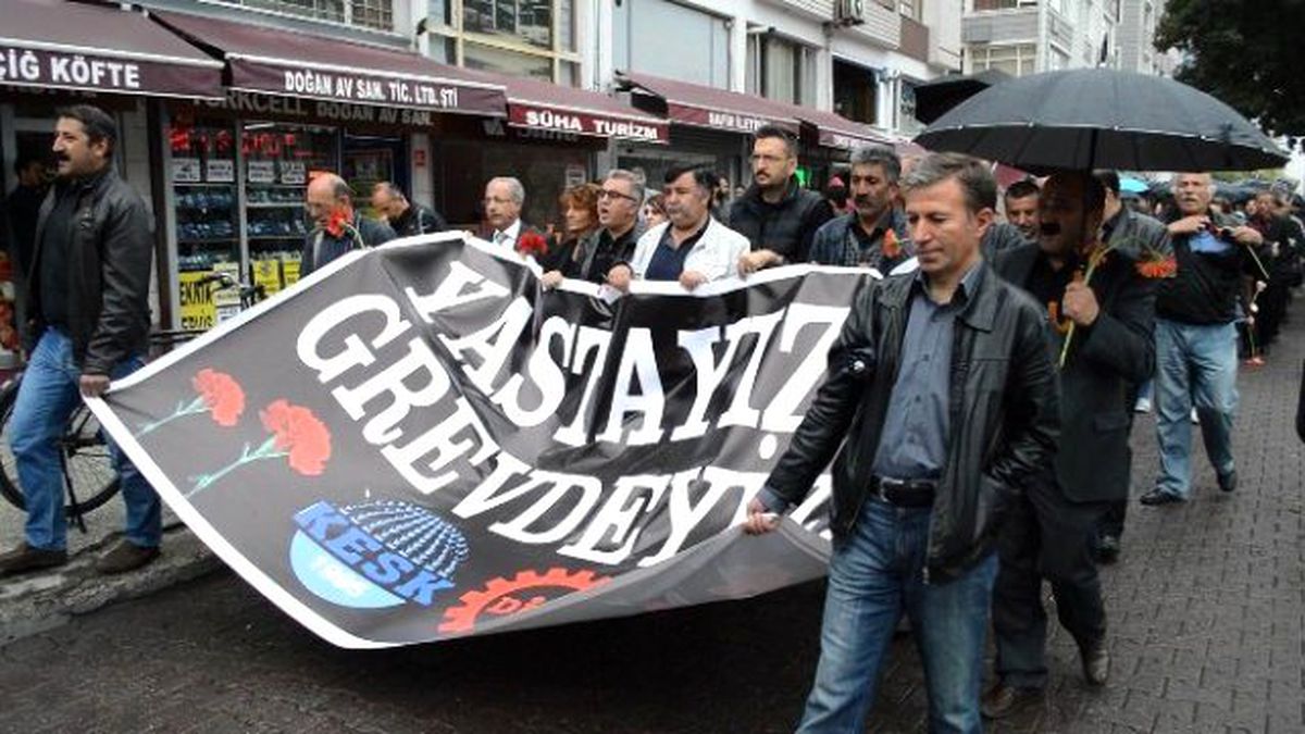 Eğitim-sen Ankara\'daki Patlamada Hayatını Kaybedenler İçin Yürüdü