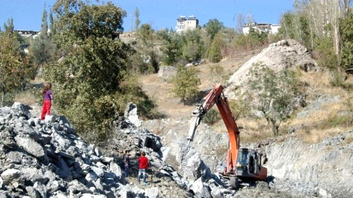 Hakkari\'deki Dere Yatakları Islah Ediliyor