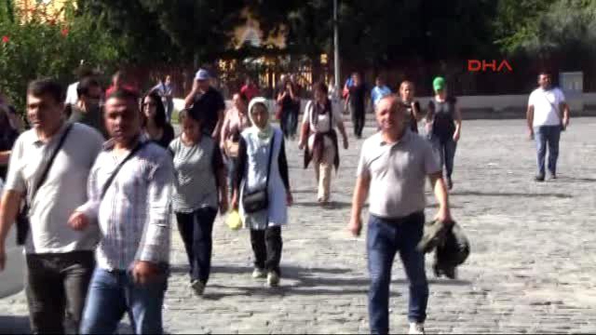 Patlamada Ölen Tcdd Teknisyeni Fevzi Sert\'in Masasına Karanfil