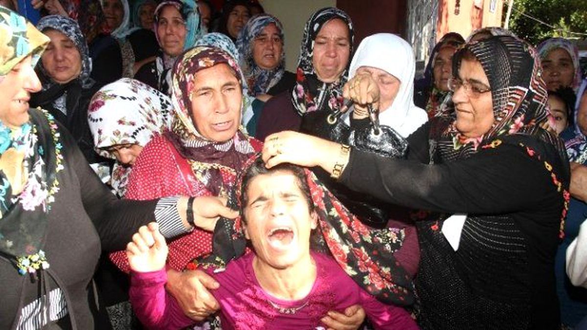 Hatay Şehidini Kürtçe Ağıtlarla Uğurladı